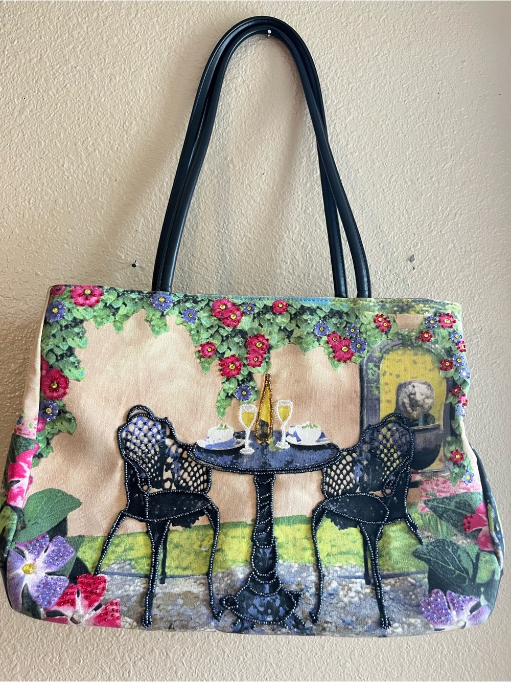 Bueno "Toteables Wearable Art" novelty handbag